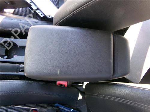 Used Armrest / Center console Armrest / Center console OPEL ASTRA J (P10) 1.4 Turbo (68) (140 hp) 26204226 26204226