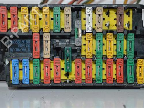 Used Fuse box Fuse box PEUGEOT 306 Hatchback (7A, 7C, N3, N5) 1.9 D (69 hp) 24569092 24569092