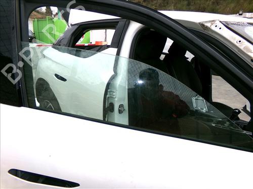 Dør rude højre foran Dør rude højre foran DS DS 3 / DS 3 CROSSBACK (UR_, UC_, UJ_) 1.5 BlueHDi 100 (UCYHYJ) (102 hp) 31020134 31020134