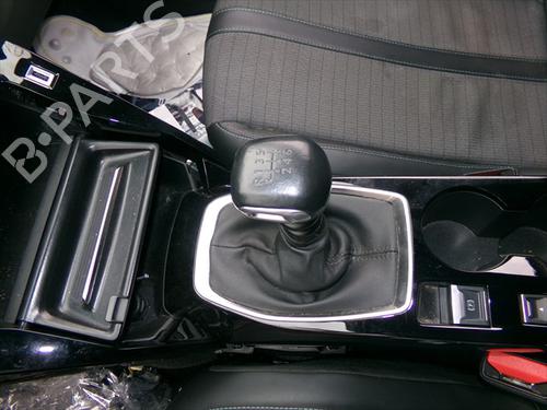 Used Gear lever Gear lever PEUGEOT 2008 II (UD_, US_, UY_, UJ_, UR_, UC_) 1.2 PureTech 100 (USHNK) (101 hp) 39714309 39714309