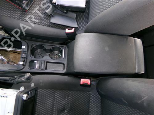 Used Armrest / Center console Armrest / Center console VW TIGUAN (5N_) 2.0 TDI (140 hp) 29944032 29944032