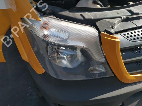 Used Right headlight MERCEDES-BENZ SPRINTER 3-t Van (B906) [2006-2018]  28995310