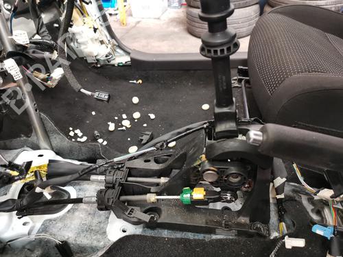 Used Gear lever TOYOTA AURIS (_E18_) [2012-2019]  28992013