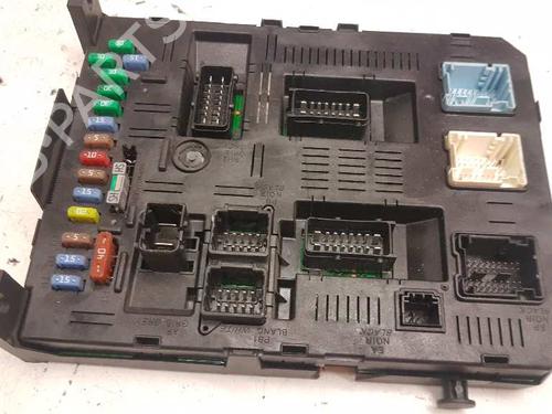 Caja reles / fusibles CITROËN C5 I (DC_) 2.0 HDi (DCRHZB, DCRHZE) (109 hp) 28983056