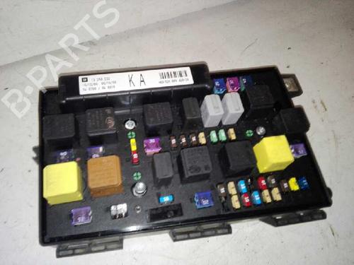 Used Fuse box OPEL ZAFIRA / ZAFIRA FAMILY B (A05) [2005-2019]  28990185
