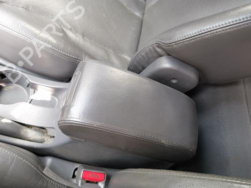 Used Armrest / Center console Armrest / Center console HYUNDAI TUCSON (JM) 2.0 CRDi (113 hp) 40218225 40218225