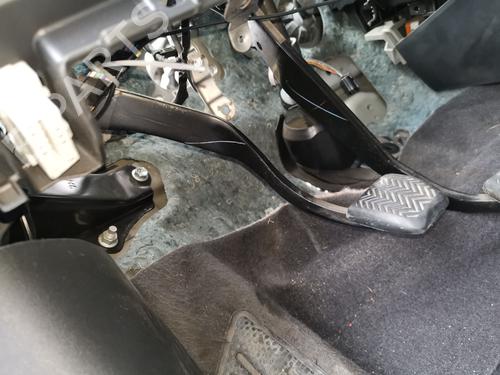 Used Clutch pedal TOYOTA AURIS (_E18_) 1.4 D-4D (NDE180_, NDE180R) (90 hp) 28985210