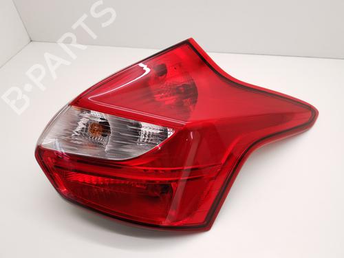 Used Right taillight FORD FOCUS III Turnier 1.6 TDCi (115 hp) 28993302