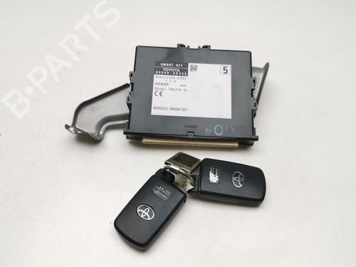 Used Electronic module TOYOTA YARIS (_P13_) 1.5 Hybrid (NHP130_, NHP130) (101 hp) 29807365