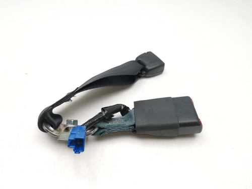 Used Seat buckle TOYOTA YARIS (_P13_) 1.5 Hybrid (NHP130_, NHP130) (101 hp) 29810944