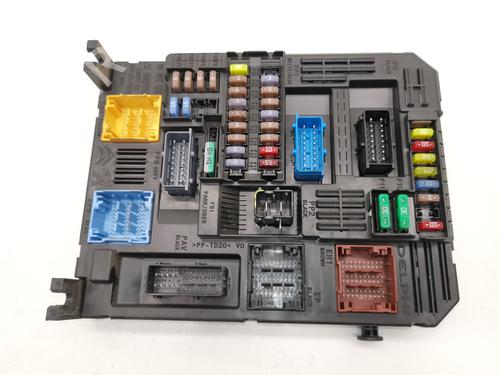 Used Fuse box Fuse box 39439852 39439852