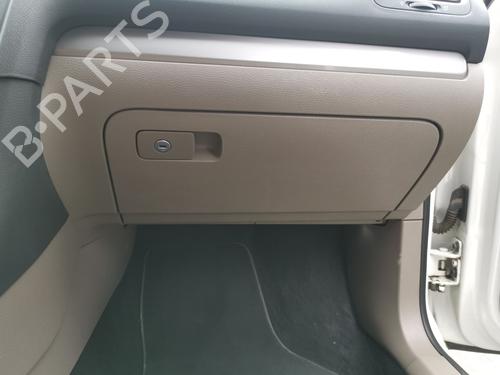 Used Glove box VW GOLF VI (5K1) [2008-2014]  28989216