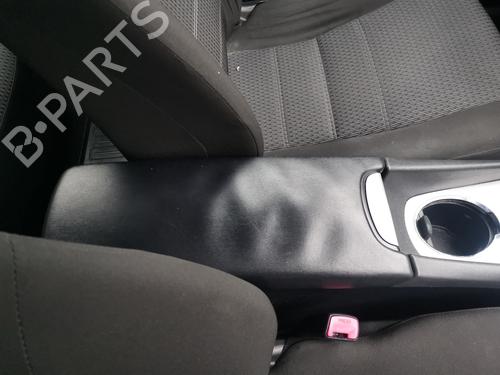 Used Armrest / Center console TOYOTA AVENSIS Saloon (_T27_) 2.0 D-4D (ADT270_, ADT270R) (124 hp) 31586894