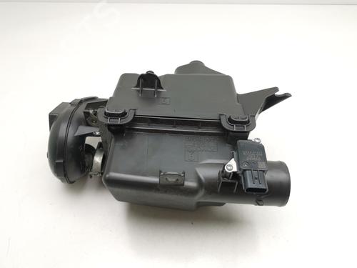 Used Air filter box TOYOTA YARIS (_P13_) 1.5 Hybrid (NHP130_, NHP130) (101 hp) 29810964