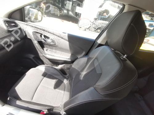 right-front-seat-renault-kadjar-ha_-hl_-2015-36469881 main image