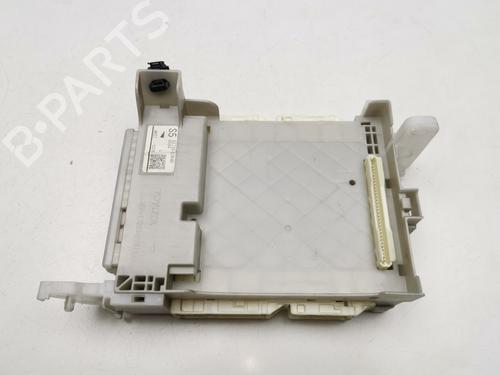 Zekeringkast TOYOTA YARIS (_P13_) 1.5 Hybrid (NHP130_, NHP130) (101 hp) 29810972