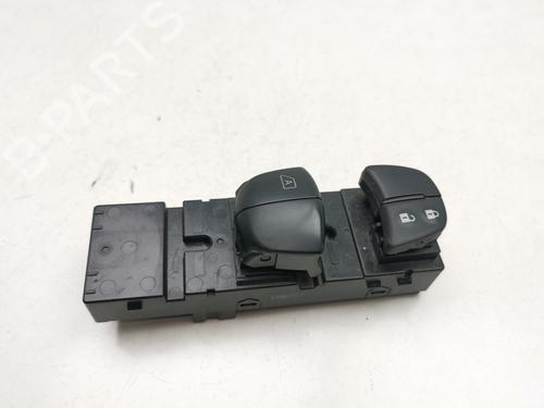 Used Left front window switch NISSAN MICRA V (K14) [2016-2025]  30681534