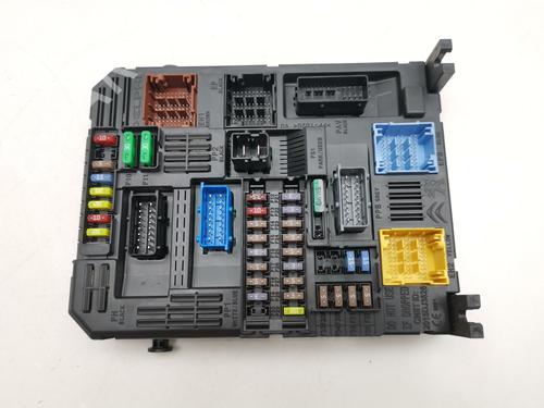 Used Fuse box PEUGEOT 308 II (LB_, LP_, LW_, LH_, L3_) [2013-2021]  29289518