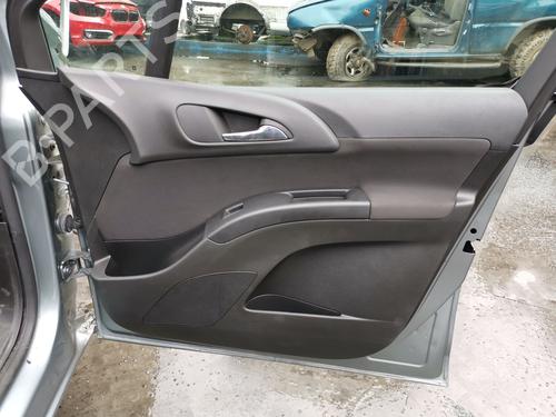 Forreste højre beklædning Forreste højre beklædning OPEL MERIVA B MPV (S10) 1.6 CDTI (75) (110 hp) 33801633 33801633
