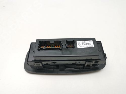 Left front window switch RENAULT KADJAR (HA_, HL_) 1.5 dCi 110 (HLA3) | BP28987977I27 