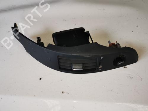 Used Air vent TOYOTA COROLLA Verso (ZER_, ZZE12_, R1_) 2.2 D-4D (AUR10_, AUR10R) (136 hp) 30063061