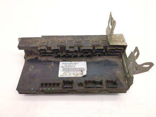 Used Fuse box MERCEDES-BENZ C-CLASS (W203) C 220 CDI (203.008) (150 hp) 30438180