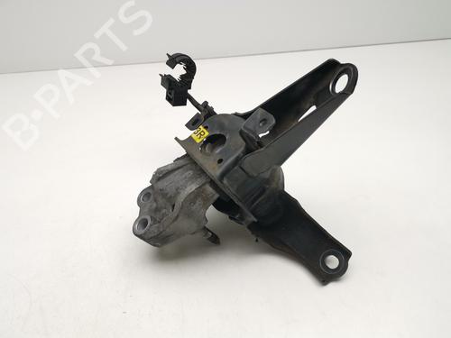 Used Engine mount TOYOTA AURIS (_E18_) 1.4 D-4D (NDE180_, NDE180R) (90 hp) 28983143