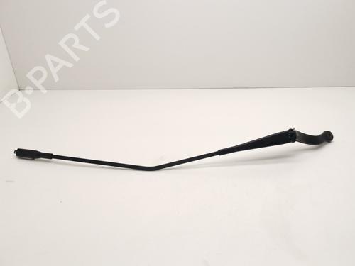 Used Front windshield wiper arm OPEL CORSA E (X15) [2014-2025]  28980854