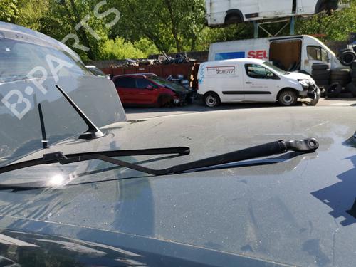 Used Front windshield wiper arm RENAULT CAPTUR II (HF_) [2020-2025]  29358236