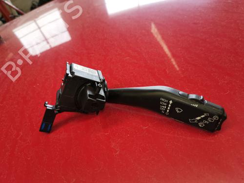 Used Steering column stalk Steering column stalk SEAT LEON (1P1) 2.0 TDI (140 hp) 40217784 40217784