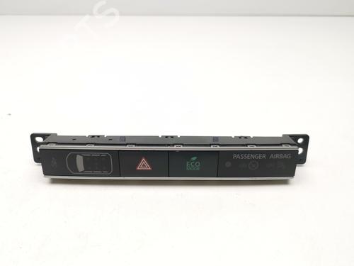 Used Warning switch MITSUBISHI OUTLANDER III (GG_W, GF_W, ZJ, ZL, ZK) 2.0 4WD (GF7W) (150 hp) 28981588