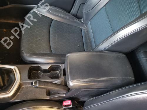 armrest-center-console-ssangyong-tivoli-2015-36113835 main image