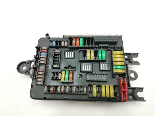 Used Fuse box Fuse box 39440748 39440748
