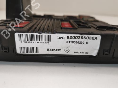 Fuse box RENAULT SCÉNIC II (JM0/1_) | BP28990623E1