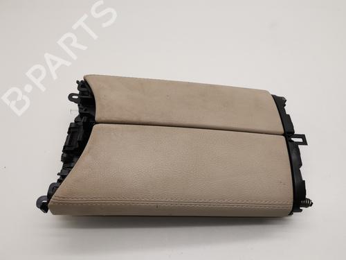 Used Armrest / Center console Armrest / Center console 39440256 39440256