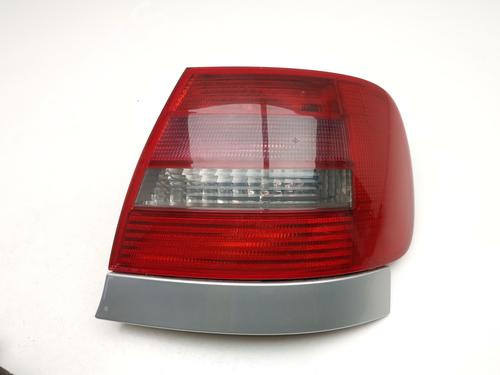 Højre baglygte AUDI A4 B5 (8D2) 2.5 TDI (150 hp) 29319805