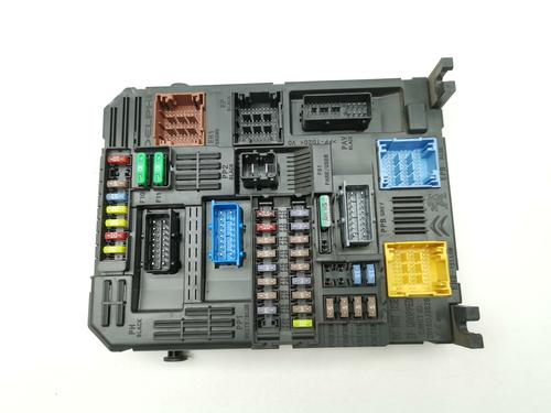 Used Fuse box Fuse box 39441677 39441677