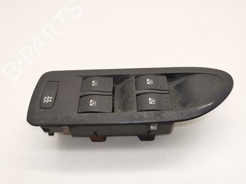 Used Left front window switch RENAULT LAGUNA II (BG0/1_) [2001-2007]  28980206