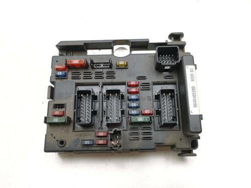 Used Fuse box Fuse box 39444253 39444253