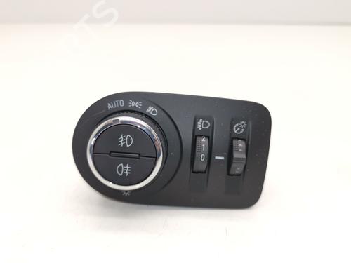 Used Headlight switch OPEL CROSSLAND X / CROSSLAND (P17, P2QO) 1.5 Turbo D (75) (102 hp) 28990233