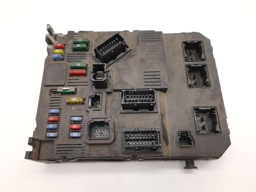 Used Fuse box PEUGEOT 407 (6D_) 2.0 (6DRFNB, 6DRFNE) (136 hp) 28988463