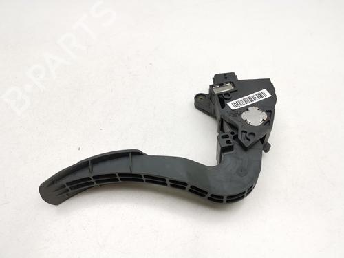 pedal-renault-megane-iv-hatchback-b9amn_-2015-39438039 main image