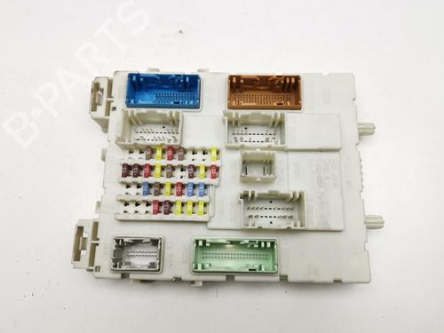 Used Fuse box Fuse box 39441379 39441379
