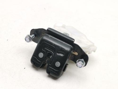 Used Tailgate lock TOYOTA YARIS (_P13_) 1.5 Hybrid (NHP130_, NHP130) (101 hp) 29822687
