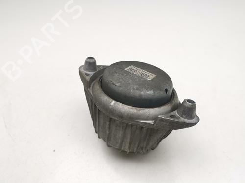 Used Engine mount MERCEDES-BENZ C-CLASS (W204) [2007-2015]  28996974