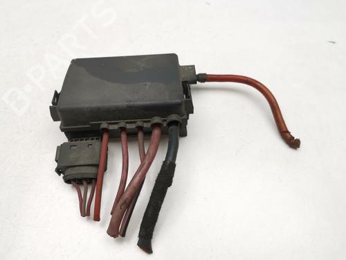 Used Fuse box Fuse box 37182730 37182730