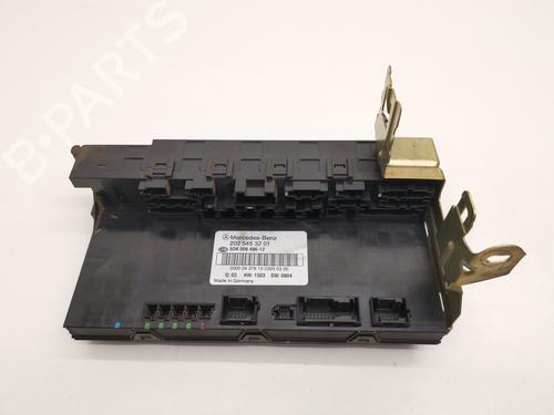 Used Fuse box MERCEDES-BENZ C-CLASS (W203) C 220 CDI (203.008) (150 hp) 28994017
