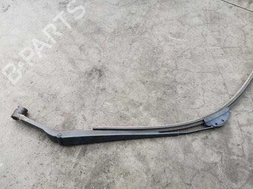 Used Front windshield wiper arm RENAULT KADJAR (HA_, HL_) 1.5 dCi 110 (HLA3) (110 hp) 28978452
