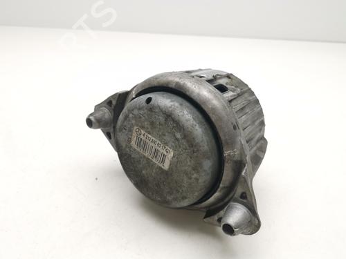 Used Engine mount MERCEDES-BENZ C-CLASS (W204) [2007-2015]  28996969