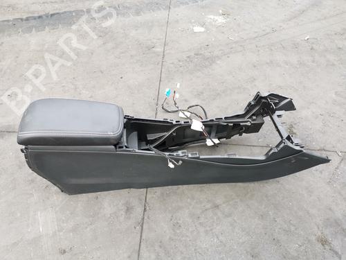 Used Armrest / Center console Armrest / Center console MERCEDES-BENZ A-CLASS (W176) A 200 CDI / d (176.008) (136 hp) 34214936 34214936